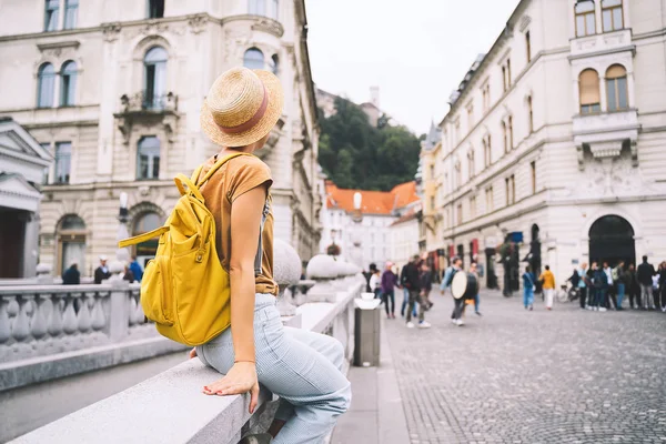Young girl with backpack in  Ljubljana Old Town. Travel Slovenia — Stock Photo, Image