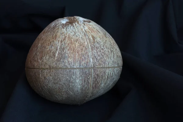 Suco de fruta de coco fresco descascado jovem coco fácil abertura foco seletivo — Fotografia de Stock