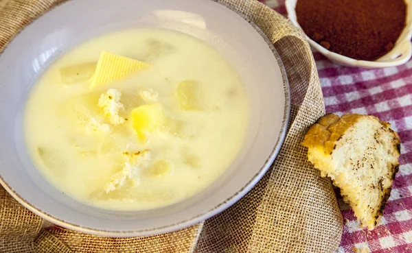 Sopa Verduras Una Mesa Decorada Con Especias — Foto de Stock