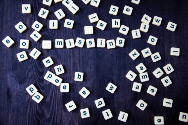 Kelime ya da cümle kayıp. Scrabble harfleriyle yapılmış. Tasarımın için harika bir görüntü. Scrabble harfleri - kavramsal fotoğraf.
