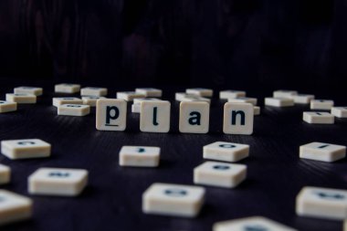 Kelime ya da deyim LAW ahşap harflerle yapılmış, tasarımın için harika bir görüntü..