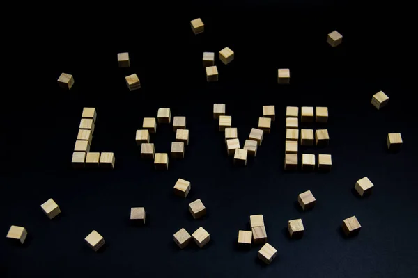 Una Palabra Amor Hecha Por Cubos Madera Sobre Fondo Oscuro —  Fotos de Stock