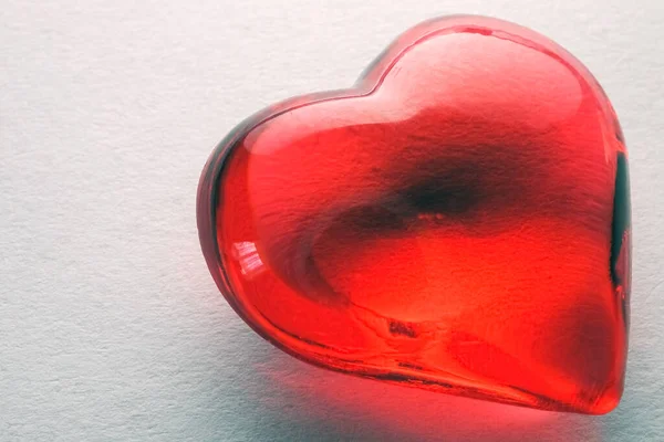 Glass heart on a white background isolate — Stock Photo, Image