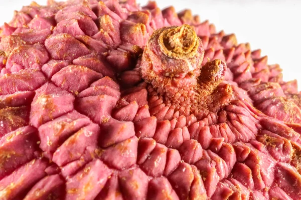 Yakın plan makronun arka planında liçi meyvesi 