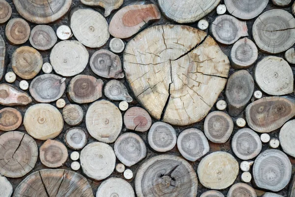 Gesägtes Holz an der Wand als Hintergrund — Stockfoto