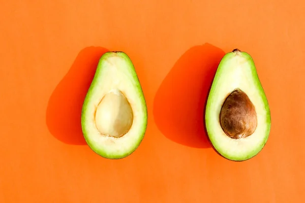 Avocado kleur op een solide achtergrond, de bovenste weergave patroon — Stockfoto