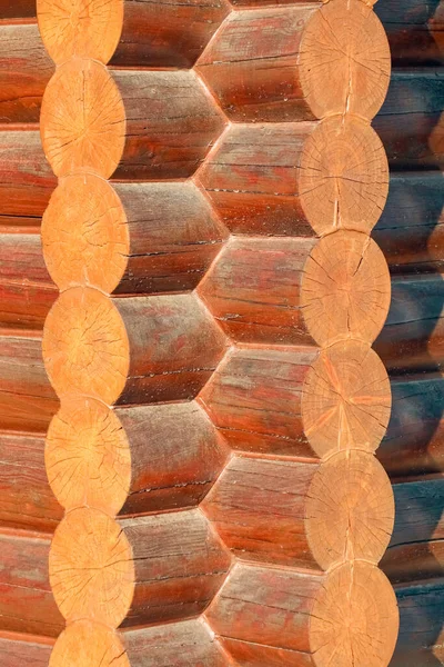 Primer plano de un muro de troncos como fondo —  Fotos de Stock