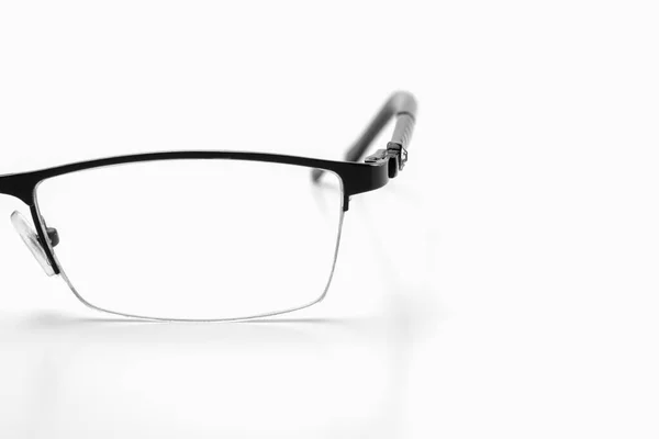 Lunettes pour la vision sur fond blanc isoler macro — Photo