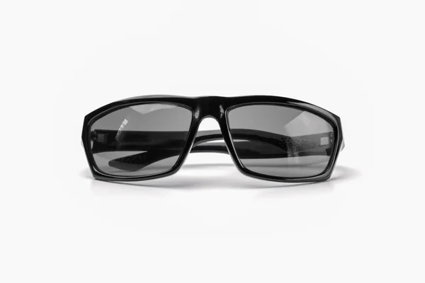 Zwarte zonnebril op een witte achtergrond isoleren — Stockfoto