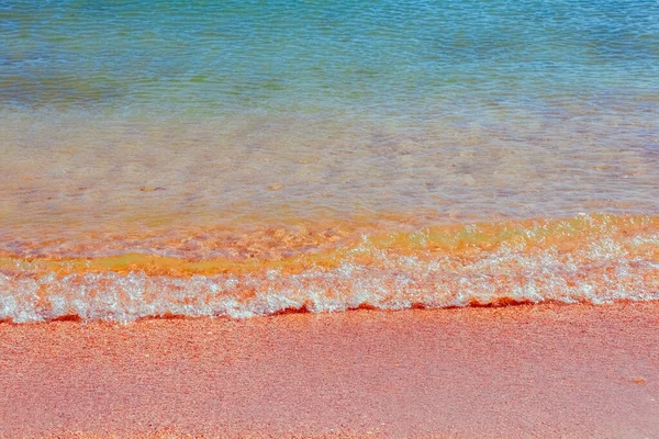 Douce Vague D'Océan Bleu Sur Sandy Beach. Contexte. Concentration sélective — Photo