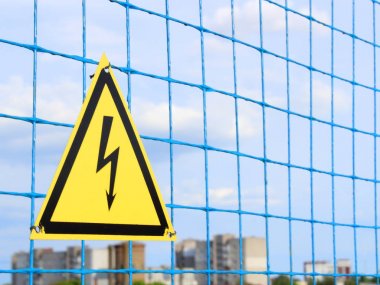 isim plakatehlikeli yüksek gerilim