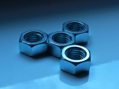 arka planda bir şekil şeklinde somun ve cıvata