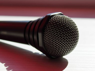 masada mikrofon bulanık arka plan