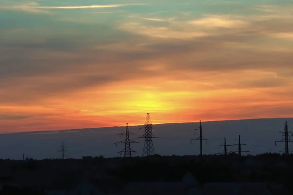 Západ Slunce Pozadí Elektrického Vedení Městě — Stock fotografie