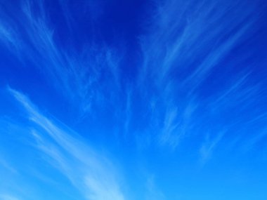 Stratosferdeki bulutlar, mavi gökyüzü dokusu arka planı