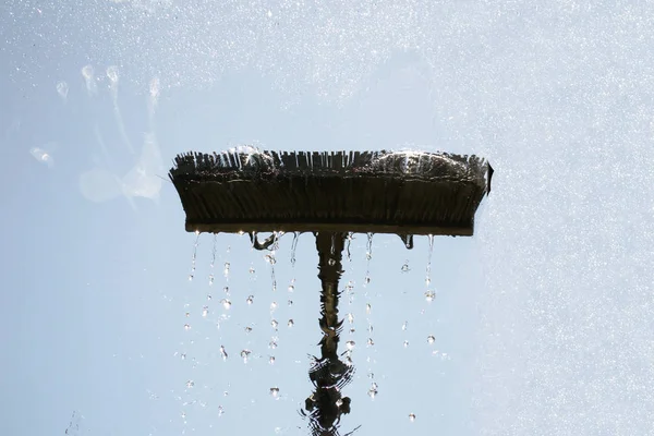 Pulizia Vetri Con Acqua Pura Palo Prolunga Lavaggio Risciacquo Con — Foto Stock