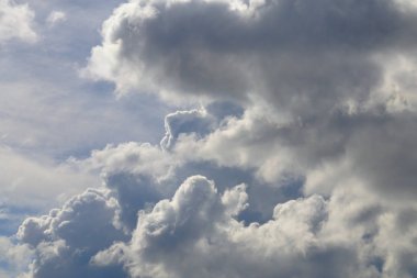 Fırtınalı bulutlar arka plan dokusu ile dramatik gökyüzü cloudscape.