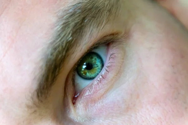 Close up shot of a beautiful insightful look man's eye. — Stock Photo, Image