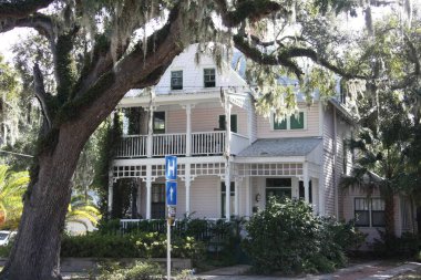 Fernandina Beach, Nassau County, Florida, Amerika Birleşik Devletleri, Amelia Island üzerinde bir şehirdir. Florida'nın Atlantik kıyısında en kuzeydeki bir şehirdir.