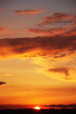 akşam kızdırma kırmızı bulutlar