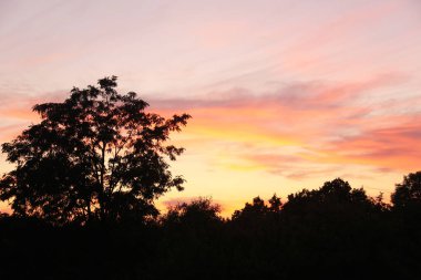 akşam kızdırma kırmızı bulutlar