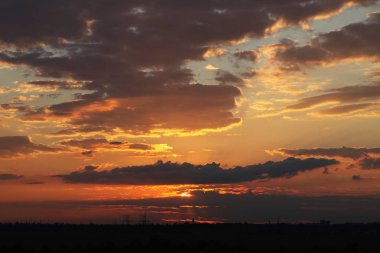 akşam kızdırma kırmızı bulutlar