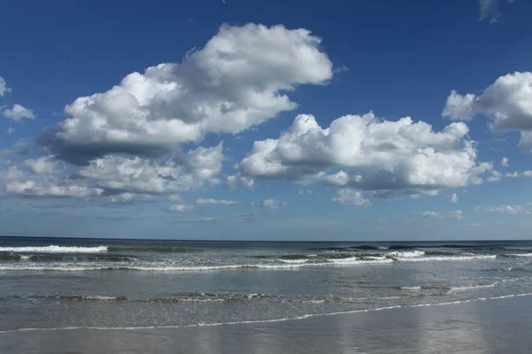 Gris Grandes Nubes Cielo Azul — Foto de Stock