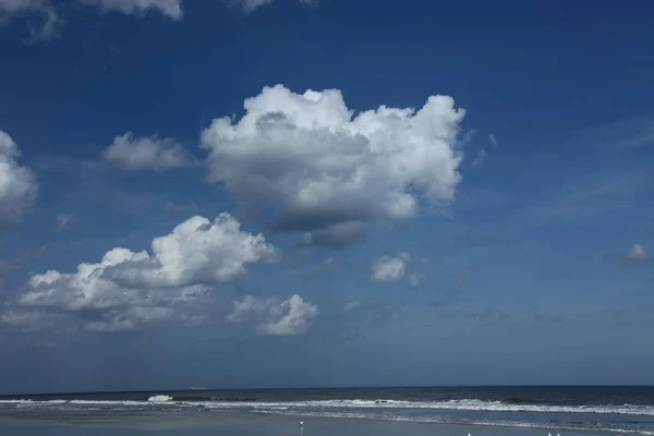 Gris Grandes Nubes Cielo Azul — Foto de Stock