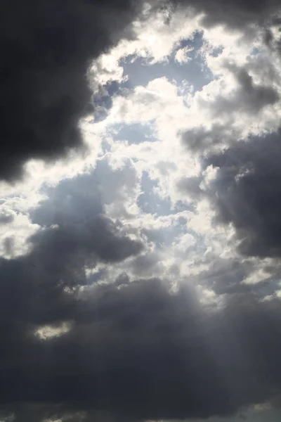 Graue Große Wolken Blauen Himmel — Stockfoto