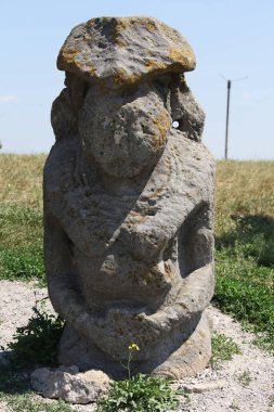 Izjum şehirde Kretase buzlu antik taş heykeller