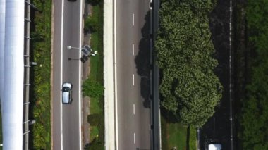 megapolis trafik ile karayolu, karmaşık meşgul kavşak yol kavşağı ve yeşil alanlar ortaya koymaktadır.