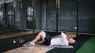 Ara no equipmetn dayanıklılık için exersize, up sit.