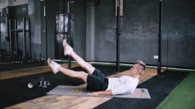 Ara no equipmetn dayanıklılık için exersize, up sit.