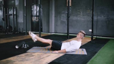 Ara no equipmetn dayanıklılık için exersize, up sit.