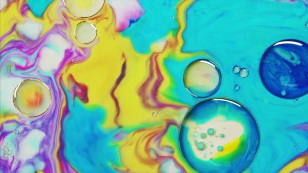 Фантастична структура барвистих бульбашок. Абстрактна барвиста фарба — стокове відео