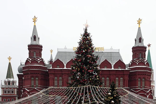 Москва Россия 2019 Рождественская Елка Перед Историческим Музеем — стоковое фото