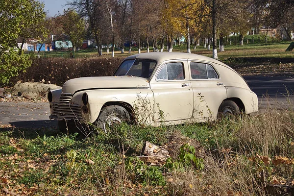 Oude Sovjet Auto Wachten Worden Hersteld — Stockfoto