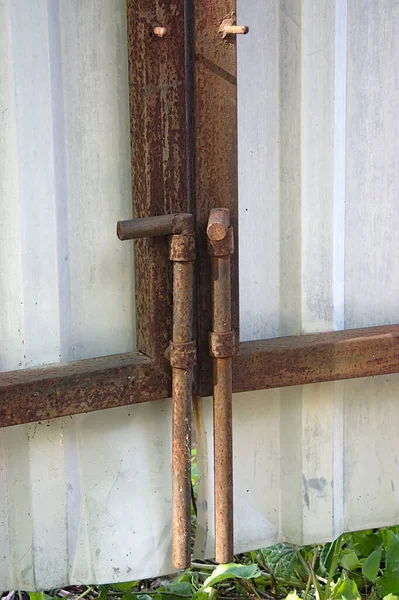 Tornillos Oxidados Puertas Metal —  Fotos de Stock