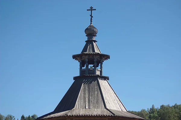 修道院の木造建築のドーム — ストック写真