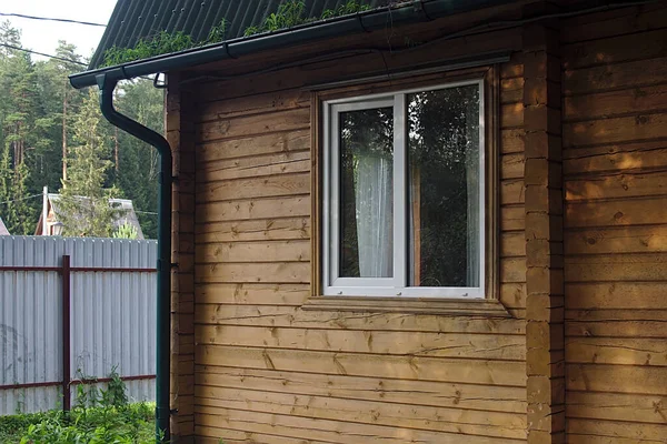 Partie Une Maison Campagne Bois Derrière Une Clôture — Photo