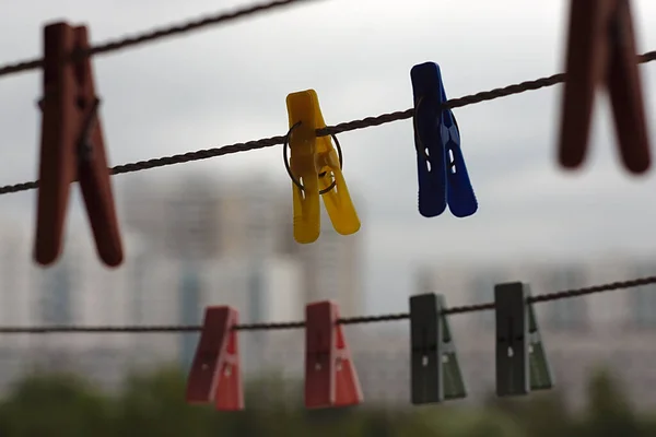 Cordes Avec Pinces Linge Sur Balcon Une Maison Ville — Photo
