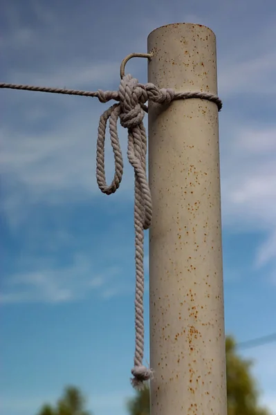 Stång Med Ett Rep Bundet Till Den — Stockfoto