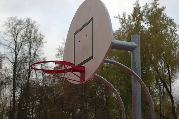 Canestro Basket Sul Nuovo Campo Sportivo — Foto Stock