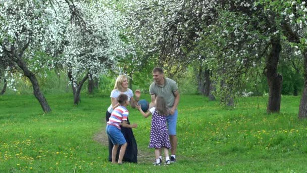 Man woman girl and boy catching ball in nature. Slow motion shot. — Stock Video