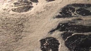 Endüstriyel fabrikadan atık su çevre kirliliği. Statik closeup çekim