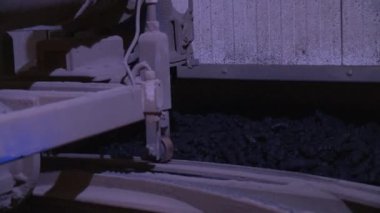 çamur silt biyogaz üretimi için bırakılan doğal malzemeler kalır. El çekimi