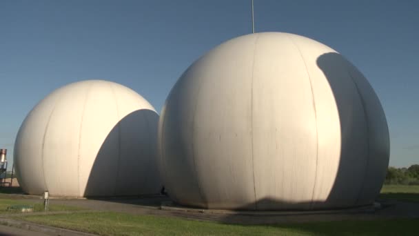 Biogas Generator i anläggningar för vattenrening. Gas process från slam — Stockvideo