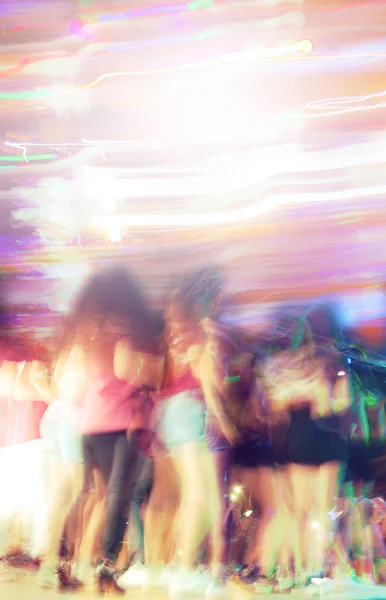 Eine Unkenntliche Menge Junger Frauen Der Sommernacht Freien Mit Platz — Stockfoto