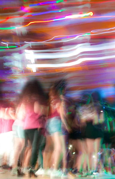 Junge Frauen Bei Sommernacht Freien Nicht Wiederzuerkennen — Stockfoto