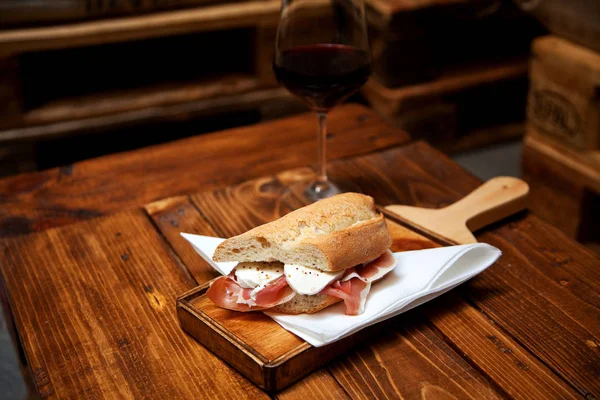 Italian sandwich with Parma's ham and mozzarella — Stock Photo, Image